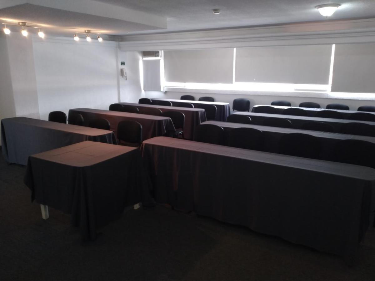 Hotel Campestre Inn Leon Bagian luar foto